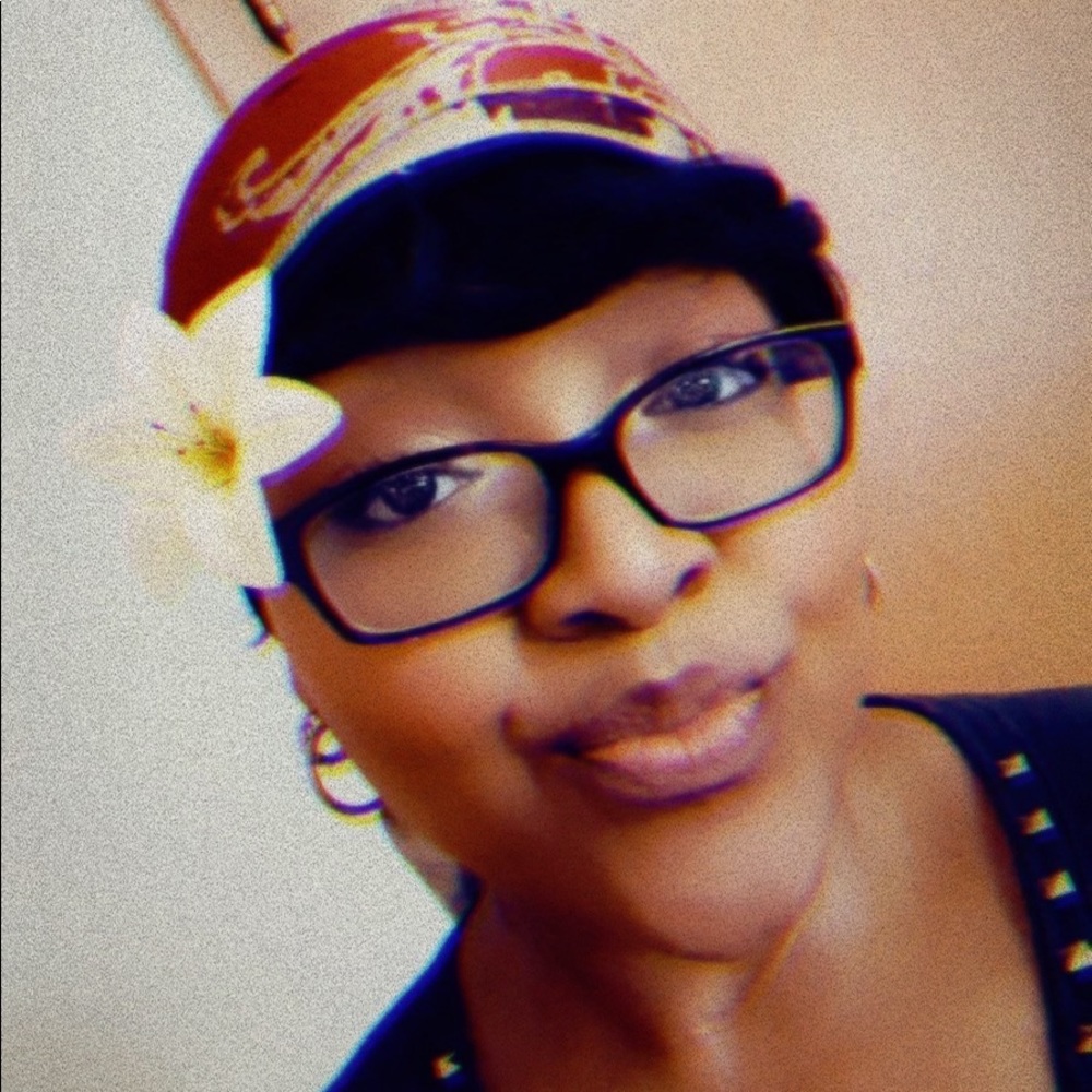 Meet your Posher, Alicia